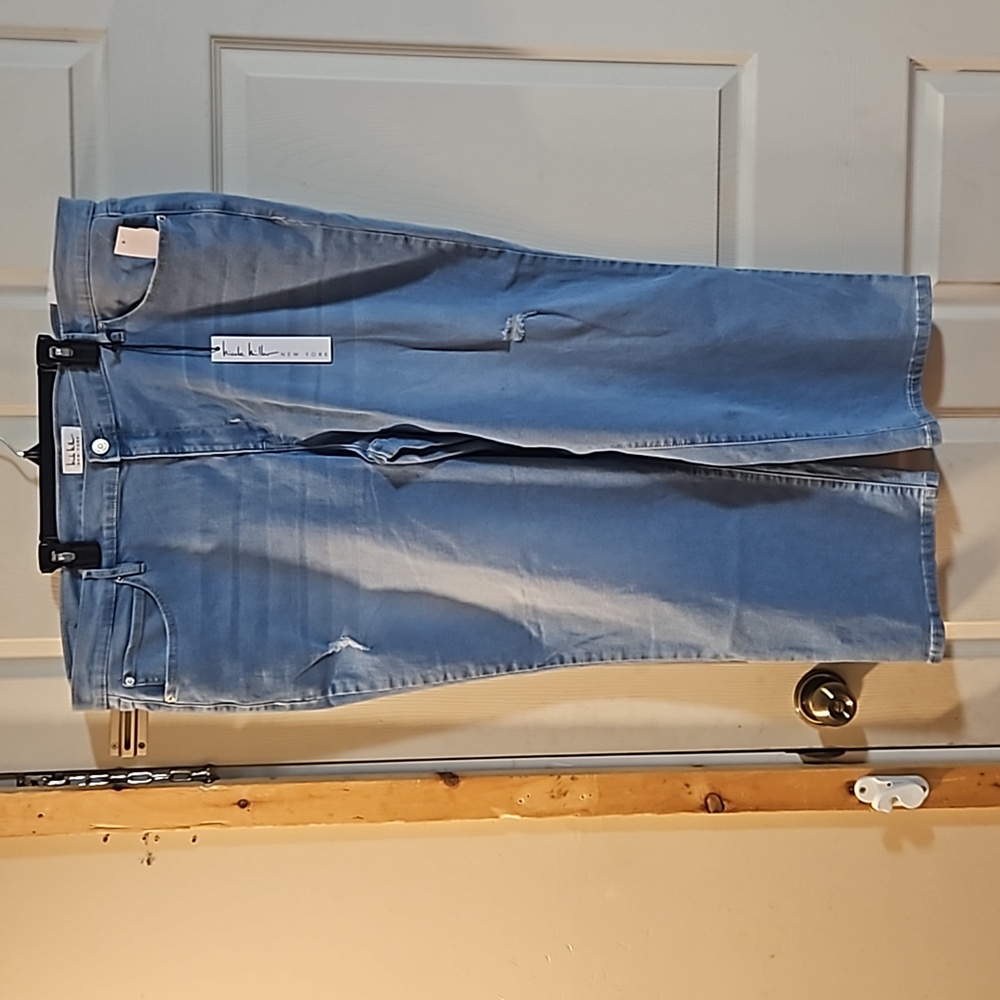 NICOLE MILLER SOHO HIGH RISE SLIM STRAIGHT: DISTRESSED: NEW WITH TAG: SIZE 22